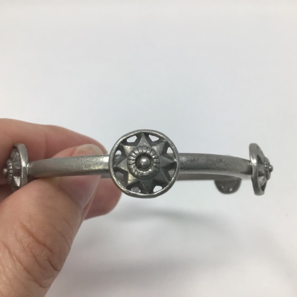 Ben-Amun Pewter 6 Star Flower Station Bracelet - Picture 11 of 11